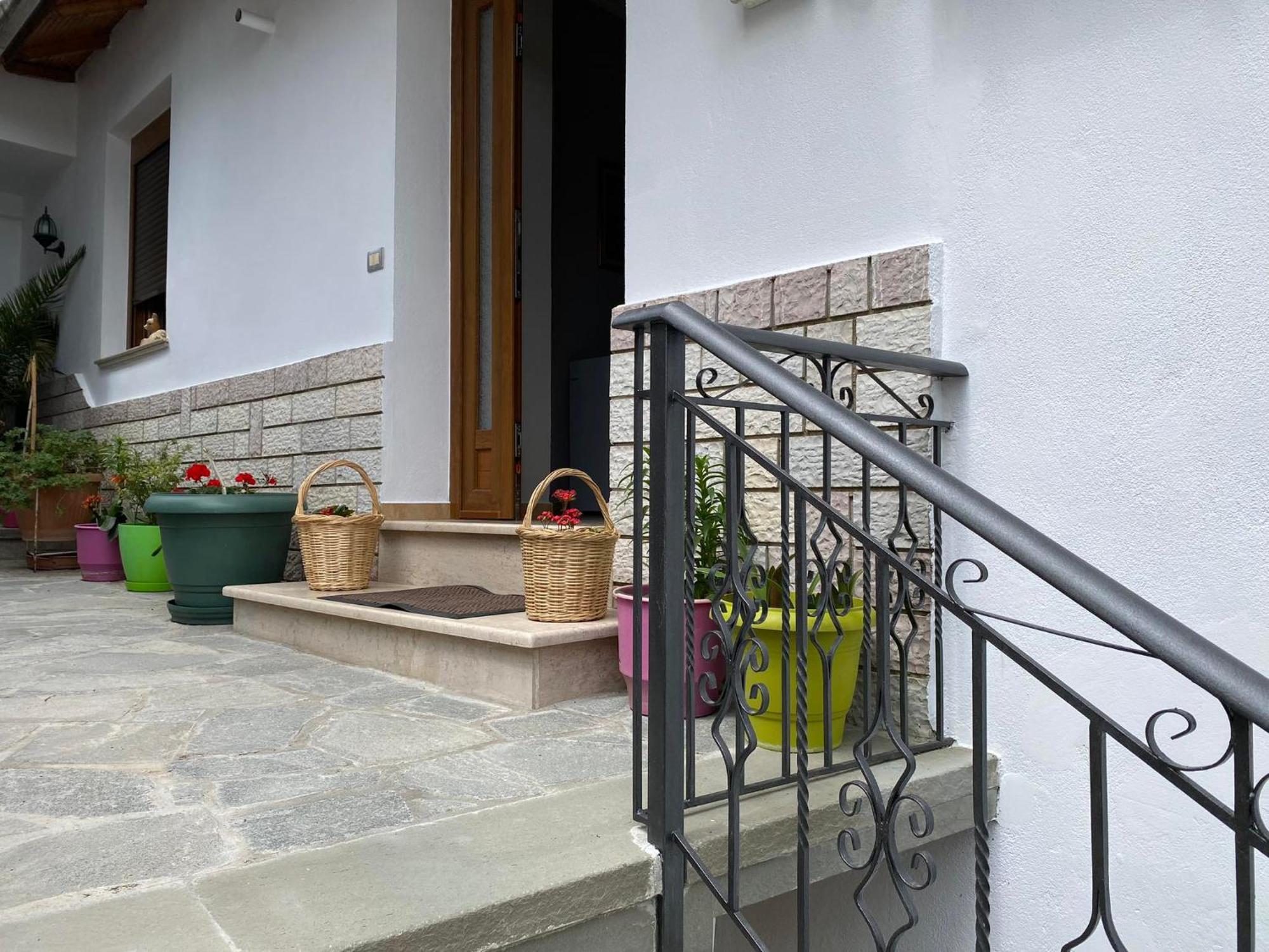 Guest House Persa Gjirokastër Exterior foto