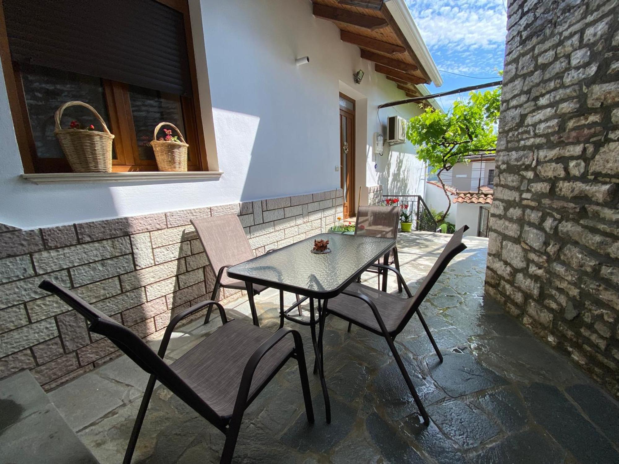 Guest House Persa Gjirokastër Exterior foto